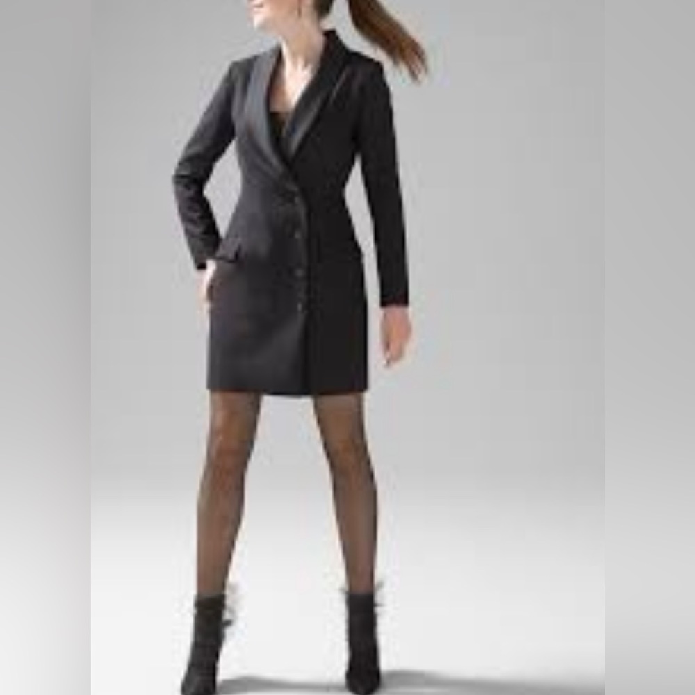 White House Black Market - Wome’s Long Sleeve-Blazer Dress Size: 6 Col: Black.